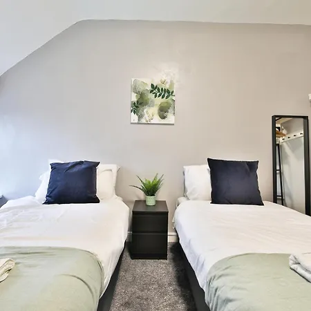 Charming Flat Near The * Bristol