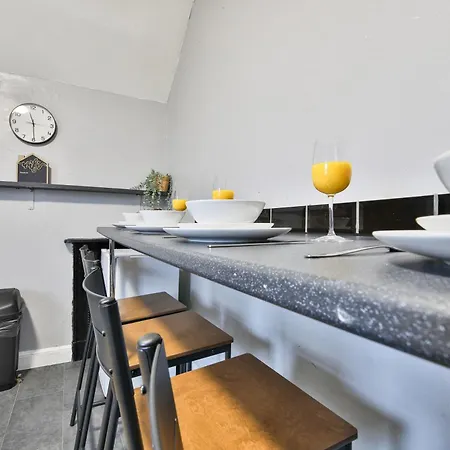 Charming Flat Near The شقة