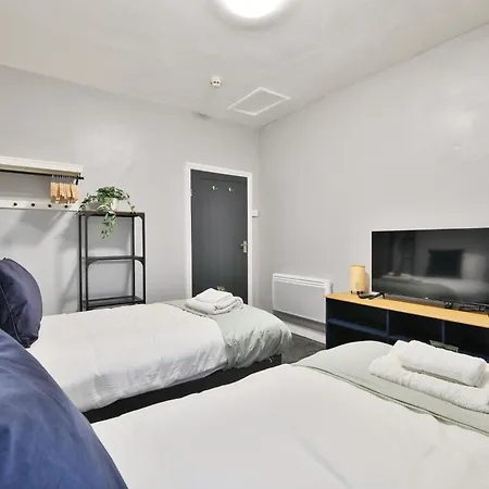 Charming Flat Near The Apartment *