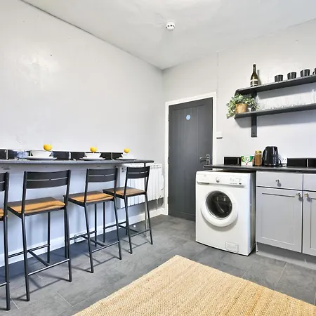 Charming Flat Near The Apartment