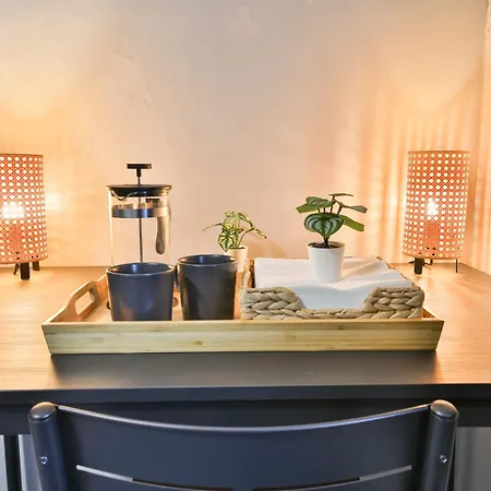 Charming Flat Near The *
