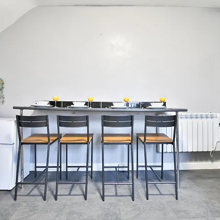 Charming Flat Near The *