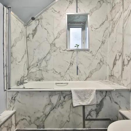 Charming Flat Near The Apartment