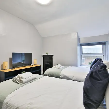 Charming Flat Near The * Bristol